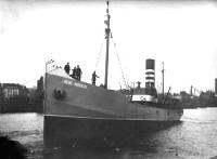 Un chalutier � vapeur