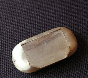 La tabati�re en corne